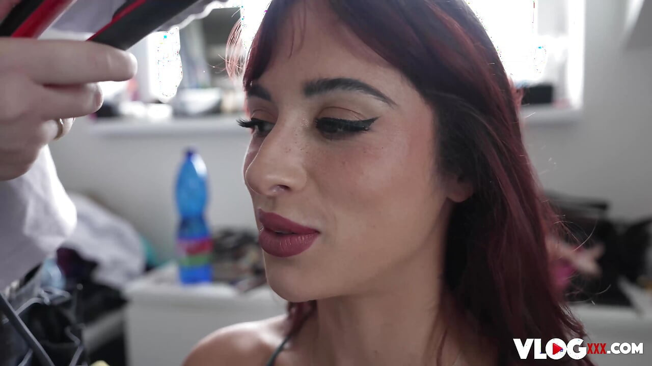 Esmer güzel Audrey Reids harika cinsel deneyim
