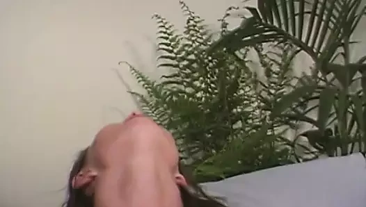 İlk kez anal deliğiyle büyük zenci yarağını memnun ediyor