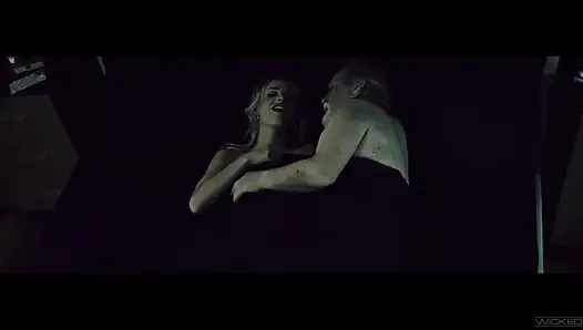 Wicked - güzel Emma Hix amını yalamak için kızıl saçlıyı takip ediyor