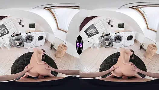 Elena Vedem'in çıplak çamaşır numarası onu sert sikiyor - teenmegaworld