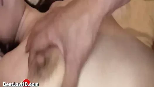 Orta yaşlı seksi kadın Rey Sakamoto kıllı vajinasına yam büyüklüğünde bir ereksiyon sokuyor ve sert sikiliyor - sansürsüz xxx jav!