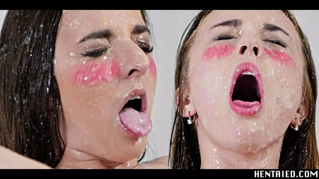 Хентай в реальной жизни - четыре девушки злобно мастурбируют перед кримпаем действительно хорошо