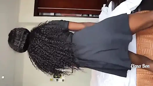 Zenci kalın ve tombul azgın genç kız büyük zenci yarağına biniyor