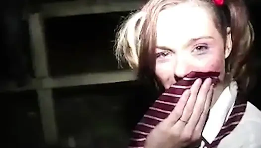 Küçük Liseli Kız Domalıyor