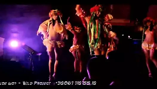 Rus erotik kulüp gösterisi