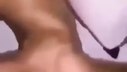 Jebem malu zubarku, dok ona cvili