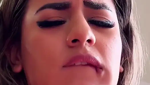 Azgın Latin Naty Delgado, Oda Arkadaşı Brian Evansx ile Sikişiyor