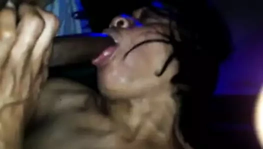 Kaltağım beni her gün derin boğazla şımartıyor.