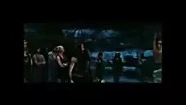 Amazon kadını kırbaçlanıyor