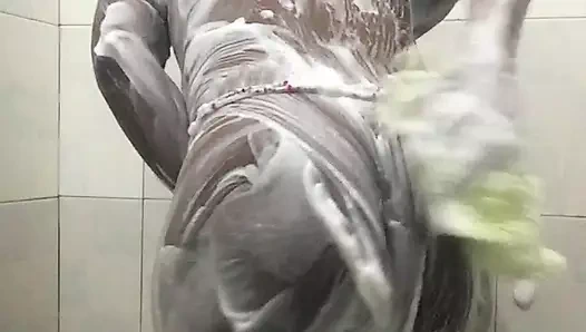 Beni banyo yaparken izle ve hayranlarımı baştan çıkar xhamster'da canlı