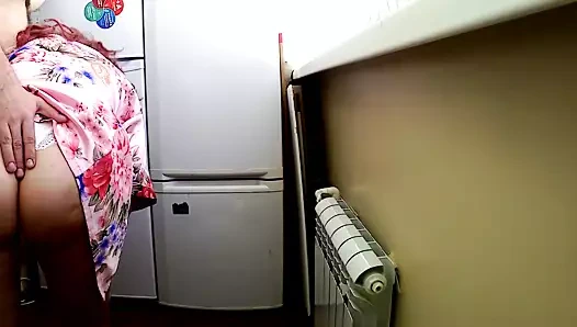 Şişman eşek milf sabahları anal seks yapıyor.