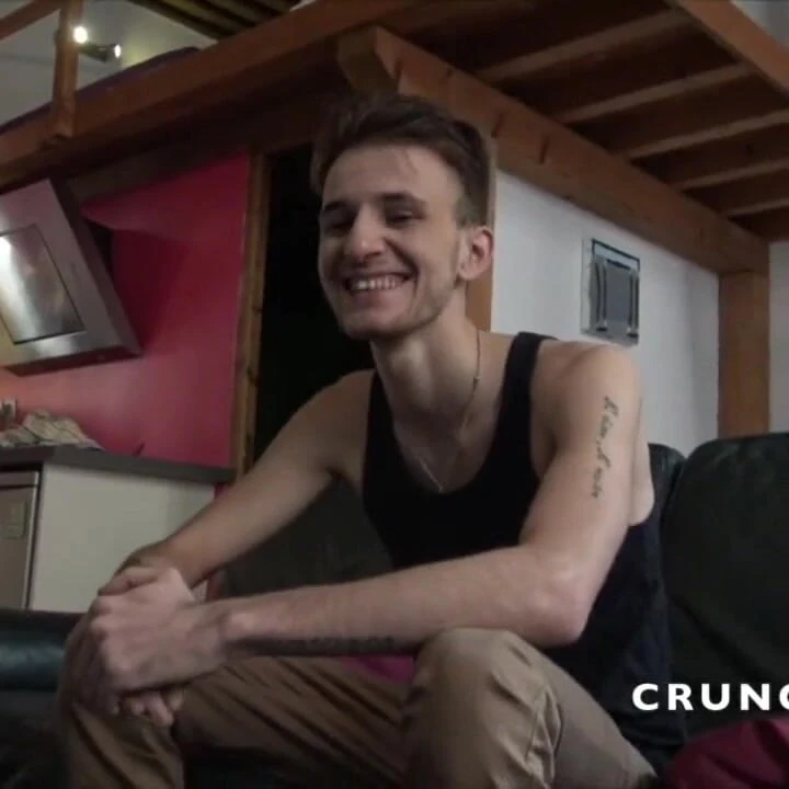 Jess eğlence için seksi twink Kyle tarafından sikiliyor