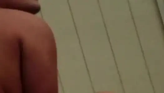 Büyük memeli sarışın orta yaşlı seksi kadın için büyük yüze boşalma