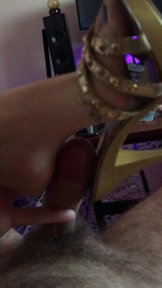 Ayakkabıyla mastürbasyon katırları