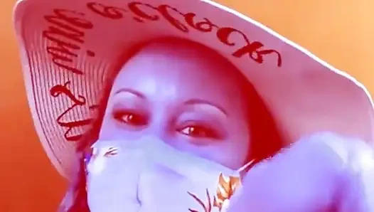 Сисси-шлюшка тренируется все версии пляжного видео