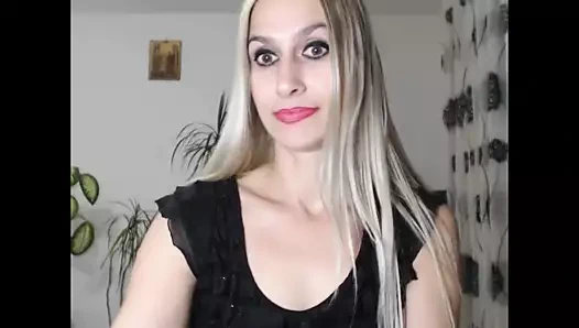 webcam sarışın olgun içinde çorap oynar ile onu kıllı KEDİ