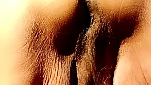 Yol kenarında işemek. olgun latin anal kadın ile gri saçlı KEDİ