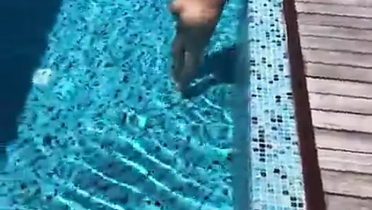 Güzel çiftin tatilinden sextape