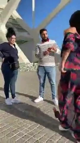 Kız arkadaş oğluna kızgın (novia enojada con su chico)