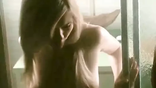 Kirsten dunst geliştirilmiş duş sahnesi