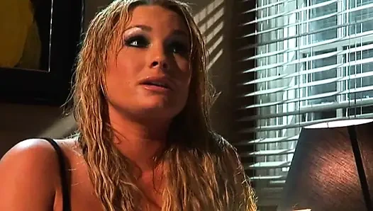 Kayden Kross ve Flower Tucci lezbiyen muff munchers filminde başrolde