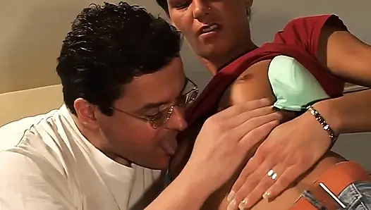 Hamile Kızıl Saçlı Sürtük Her Delikten Sert Sikiliyor