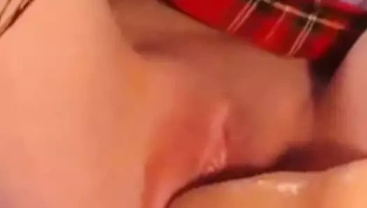 Liseli genç kız mastürbasyon fışkırtıyor