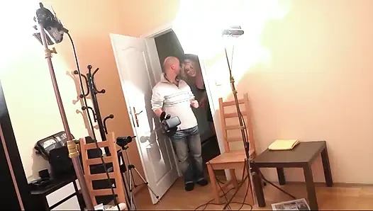 Sarışın Ve Esmer Sürtüklerle Vahşi Grup Seks Partisi Sert Sikiliyor!