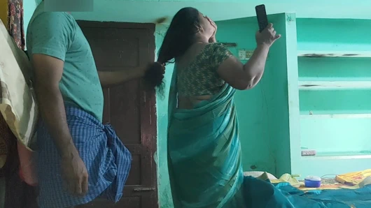 Tamil teyze televizyon izliyor sonra onunla ateşli seks yaptım