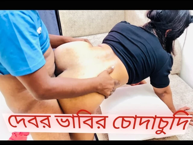 Бенгальская пара грубо трахается