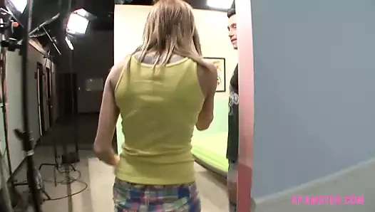 Göt sikme için minyon sarışın dik genç ile anal büyük