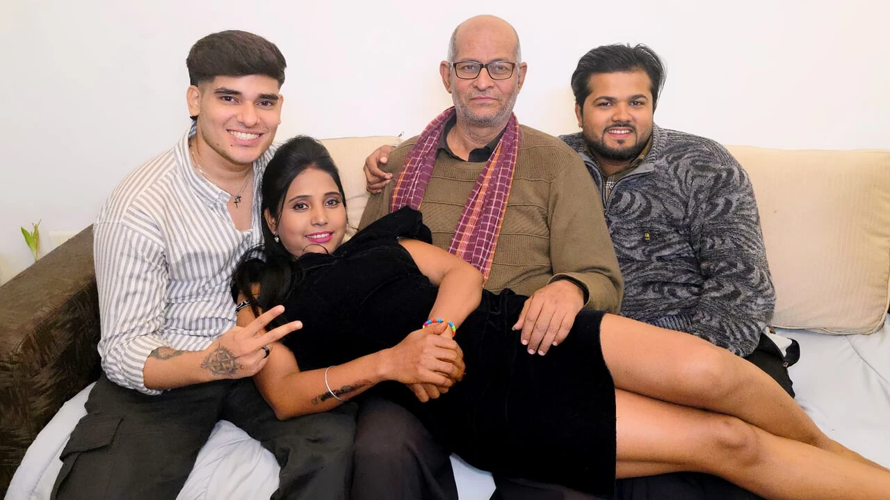 Exclusive: Indian Asian Desi Son And Hi Girlfriend Sex Hardcore Four Some Three Some Haescore Foreplay And Fucking Video (High Quality) - California Special