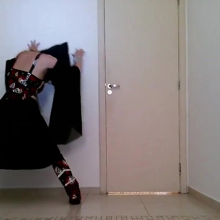 Korku dolu şehvetli gotik kız olmanın garip yolu