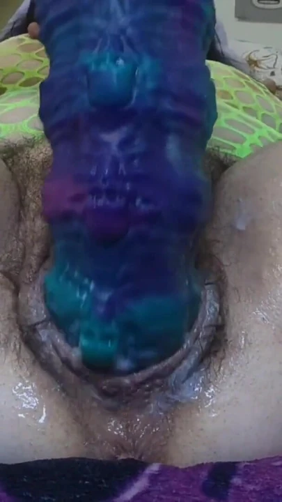 Amcığın aldığı 16 inçlik kafatası wildolo dildoya biniyor, edepsiz konuşma, asmr amcık ve aşırı kendini sikiyor | Klip 2