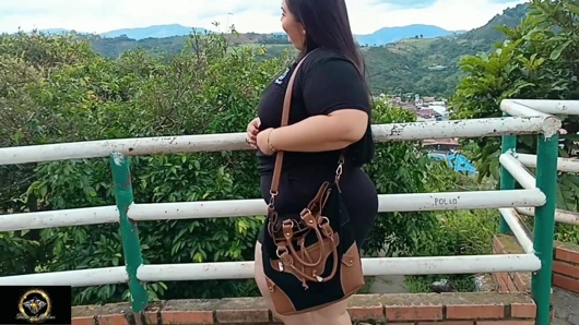 Üvey yeğenim beni becermek için gözcülükte beni bekliyor