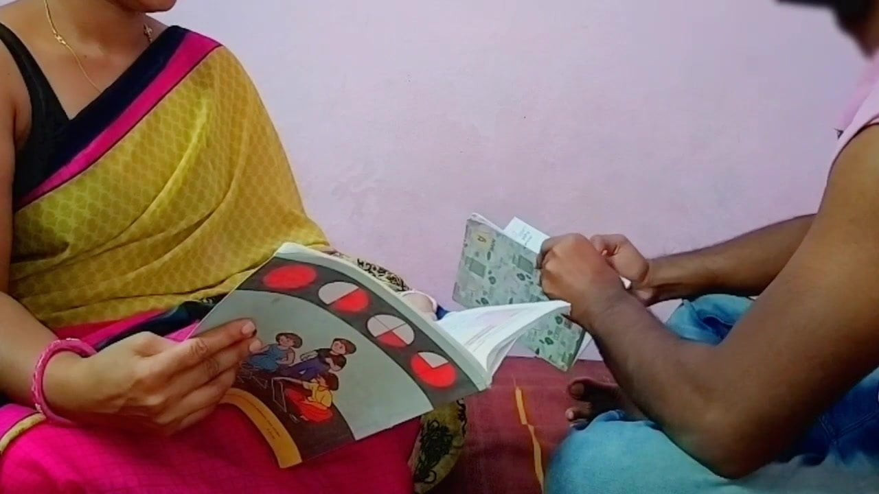 Hintli bayan öğretmen ve teknik öğrenci