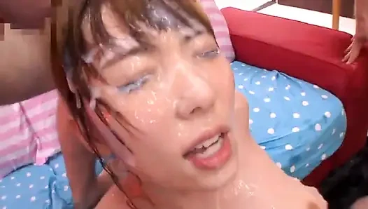 Böyle bir kadın beni yüze boşalma isteğine sokuyor