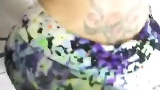 Asi es como mueve su culo cuando me ve