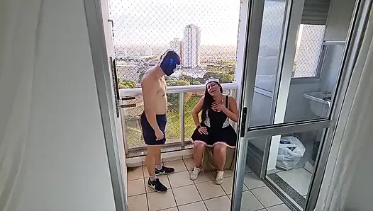 Sokak karnaval partisinden sonra kaybeden Kiffa Edepsiz'e tapıyor