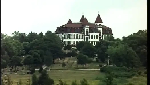 Ateşli kadınlarla sıcak güneşin altında çölde bile sikişiyor