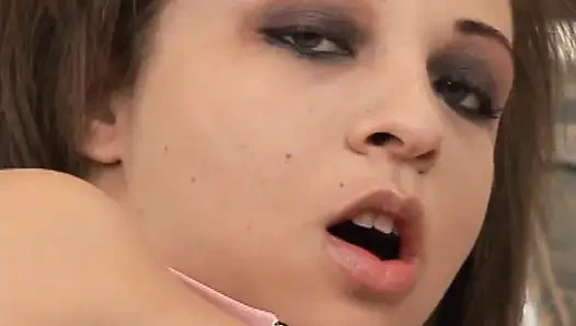 Klasik siyah ve beyaz amcık sikişiyor büyük siyah yarak emiyor