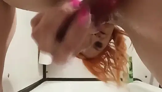 Duşta Anal İçin Dildo