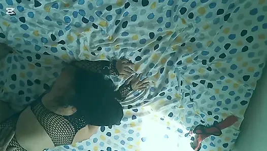 Hintli gerçek evli kadın maskeli gırtlağına kadar alıyor ev videosu