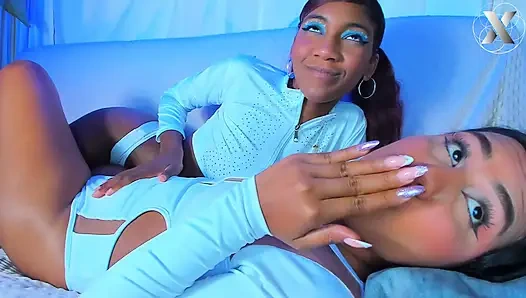 İlk lezbiyen karşılaşması: kız arkadaşım bana hızlı dille doğru vajina yemeyi öğretiyor