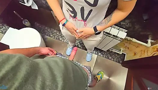 Yabancı restoran tuvaletinde külotuma boşalıyor