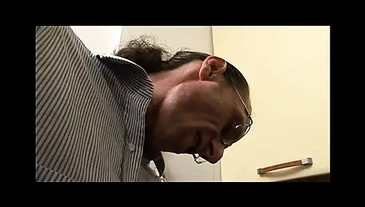 Seksi çoraplı sürtük orta yaşlı seksi kadın büyük göğüsler için sert göt sikişi