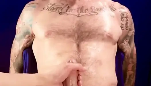 Christian Wilde sağılıyor