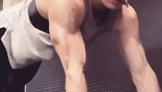 yarı uçan süpermen