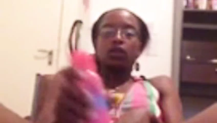 Une antillaise prends son pied