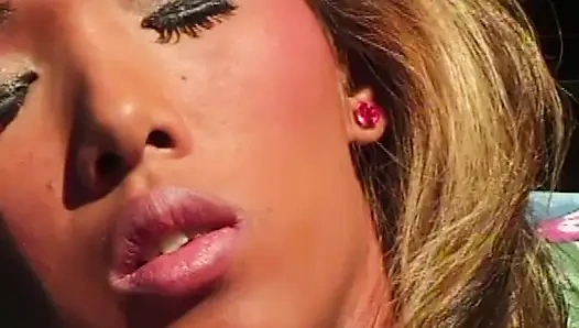 College Geständnisse: Heiße Pool-Begegnung